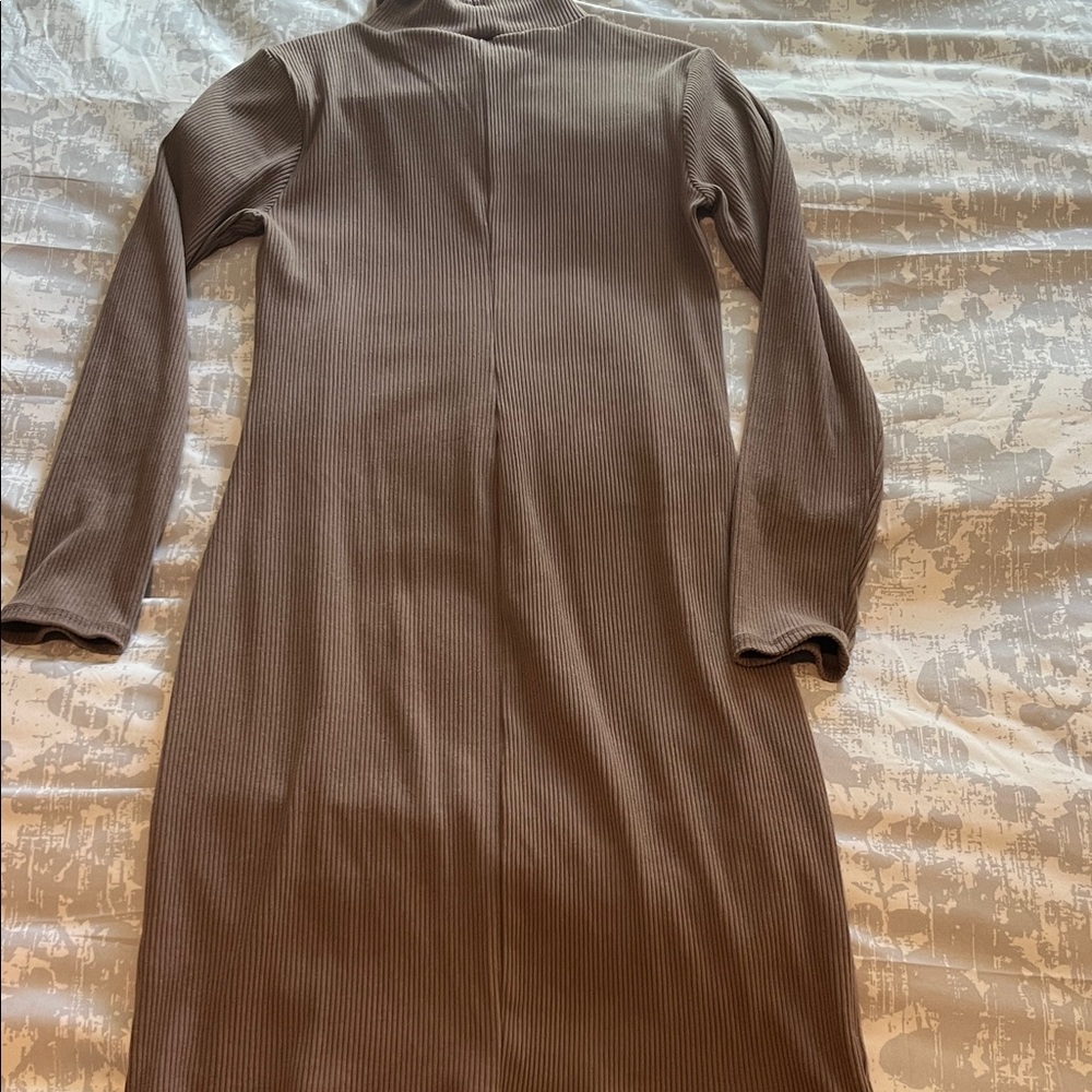 Old Navy Ribbed Maternity Long Sleeve Dress in Taupe Medium - Picture 4 of 5